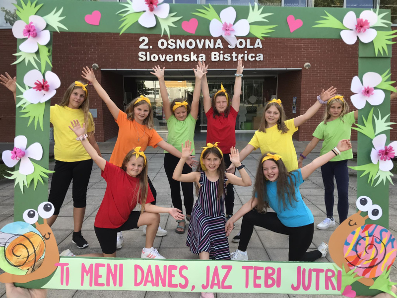 MEDGENERACIJSKO DRUŽENJE Z OSKRBOVANCI DOMA DR. JOŽETA POTRČA